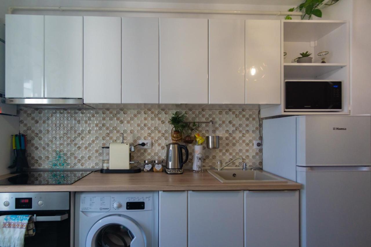 Emerald Apartment *