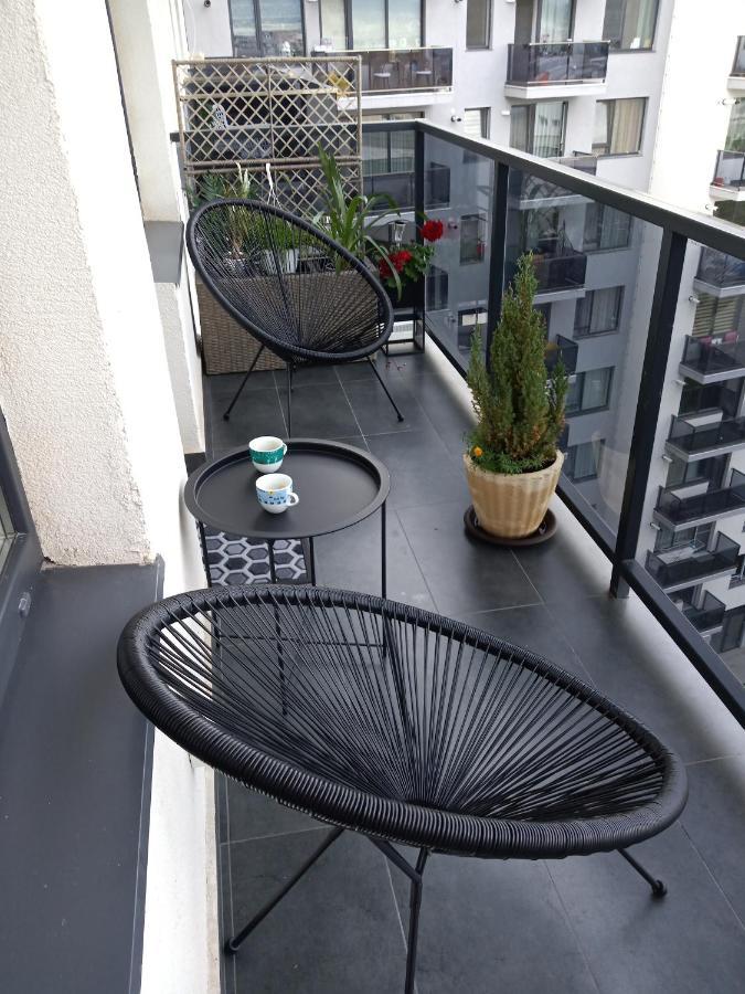 Emerald Apartment *